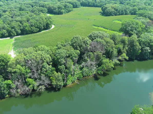 106 Lakeview Dr, Colona, IL 61241
