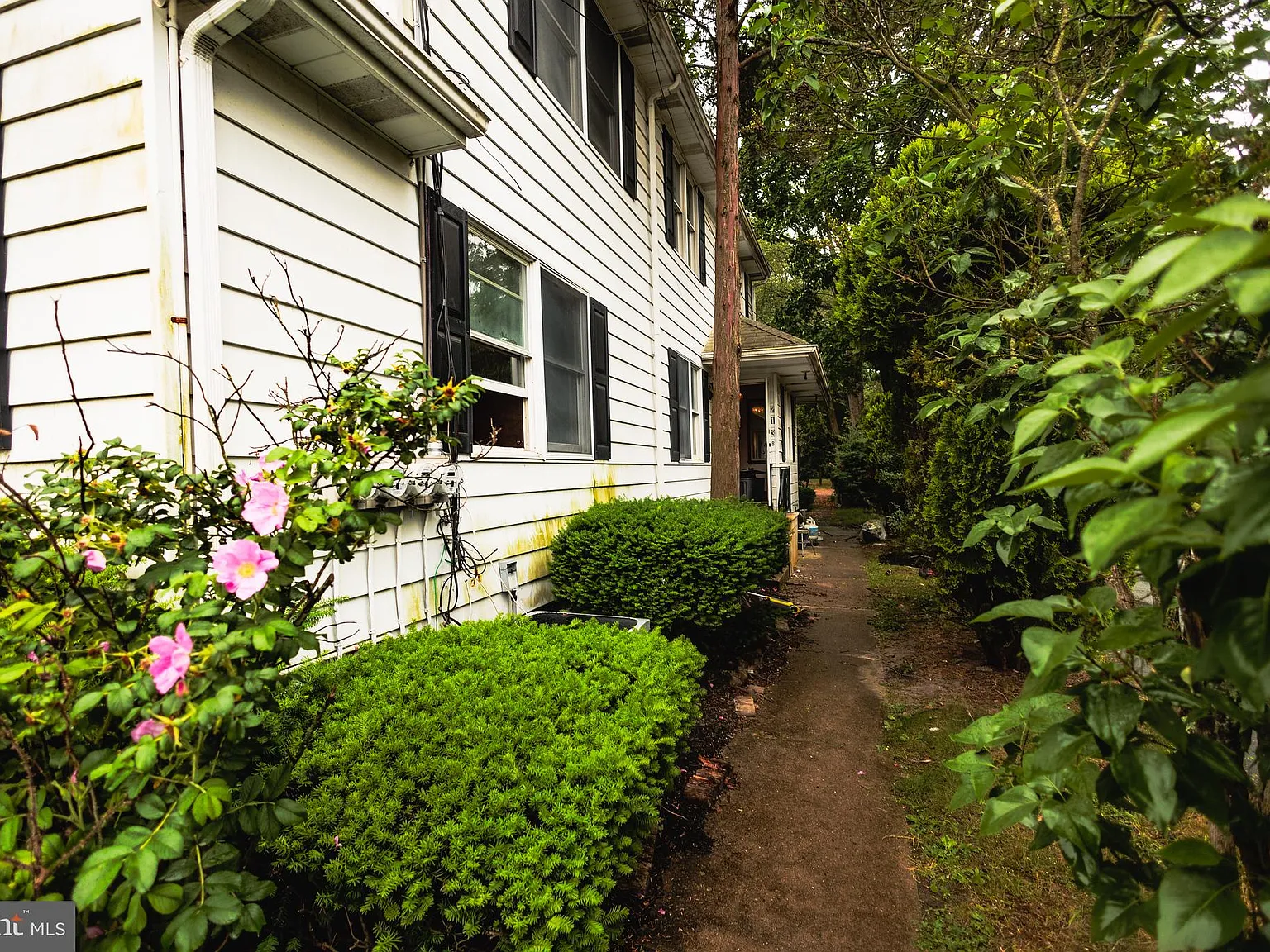 4 bed, 2.5 bath, 1759 sqft, $2,100 — Photo 4