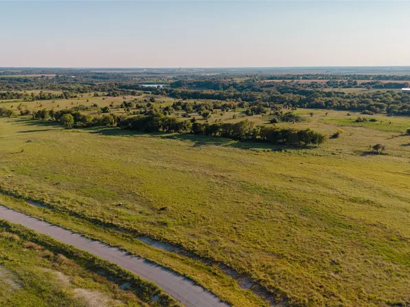 Meadow View Trl, Hillsboro, TX 76645