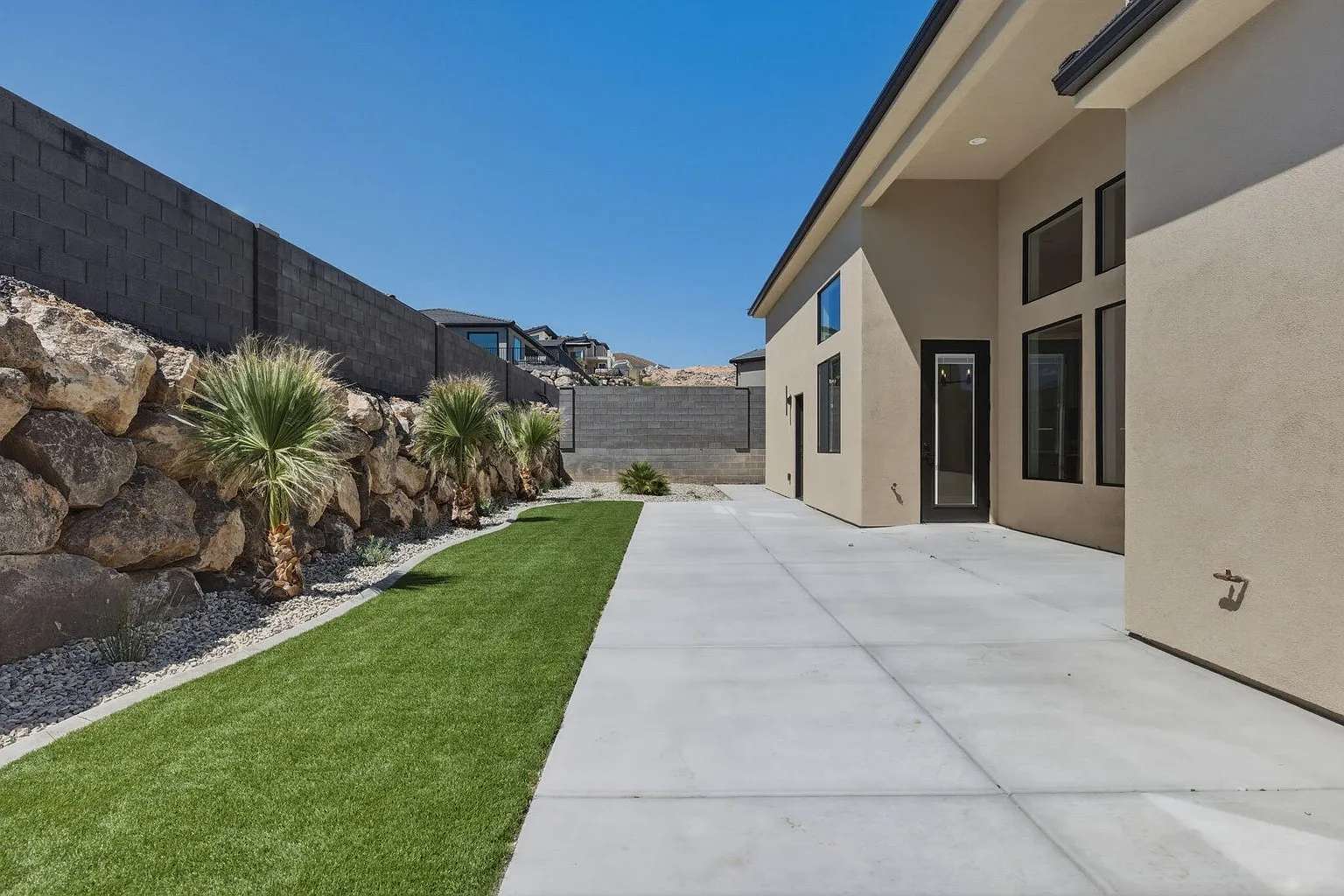 Beeautiful new Senic Pointe home — Photo 4