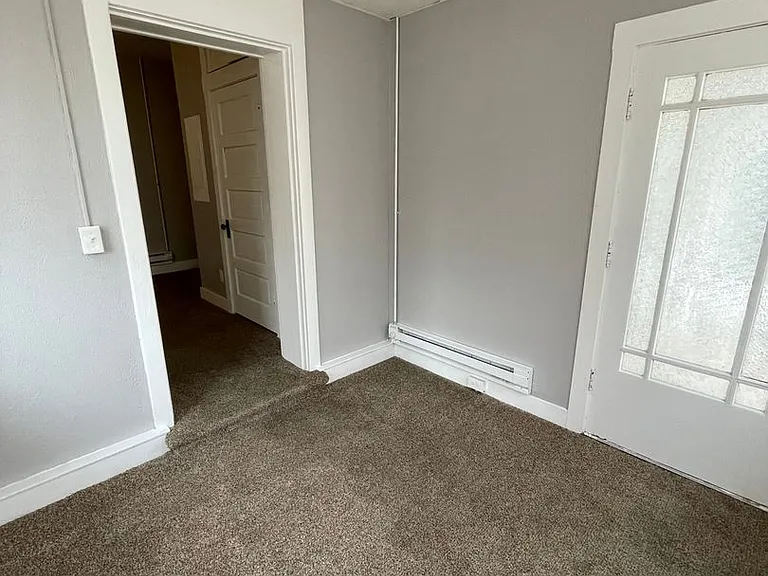 1 and 2 Bedrooms Available Now ! - Washington Area — Photo 11