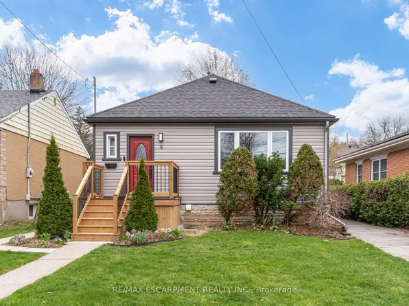 9 Beaucourt Rd, Hamilton, ON L8S 2R1