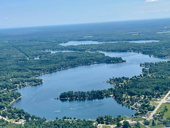 5th image of 4978 Long Lake Rd