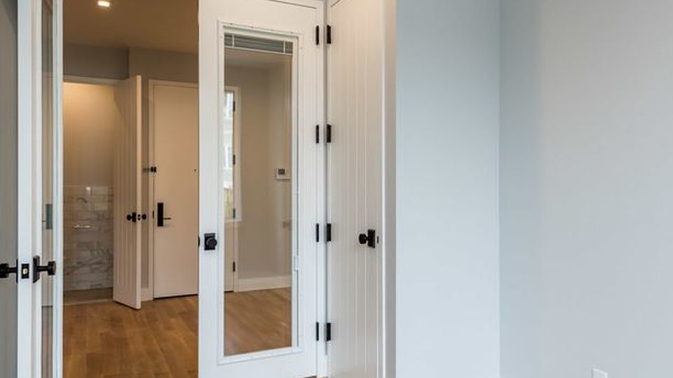 2nd image of 34 Belvidere St APT 1F