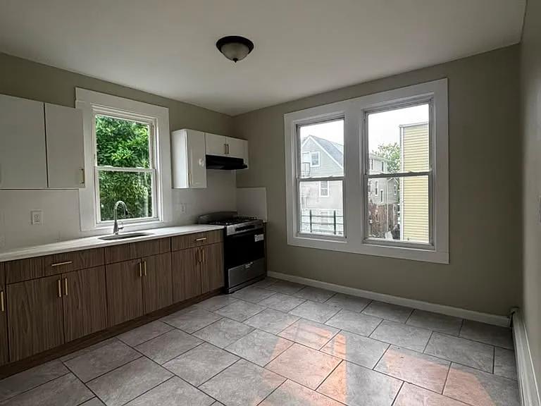 27 N Munn Ave #2 — Photo 2