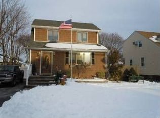 511 Briggs St, Bellmore, NY 11710