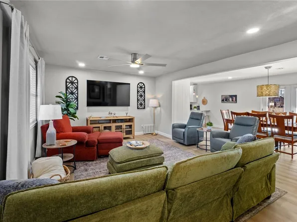 708 NW J St, Bentonville, AR 72712