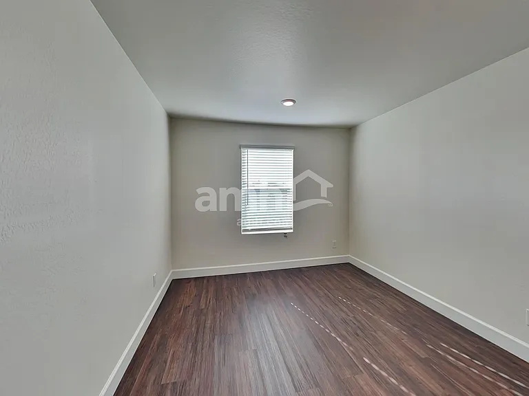 438 S Dodge St — Photo 16