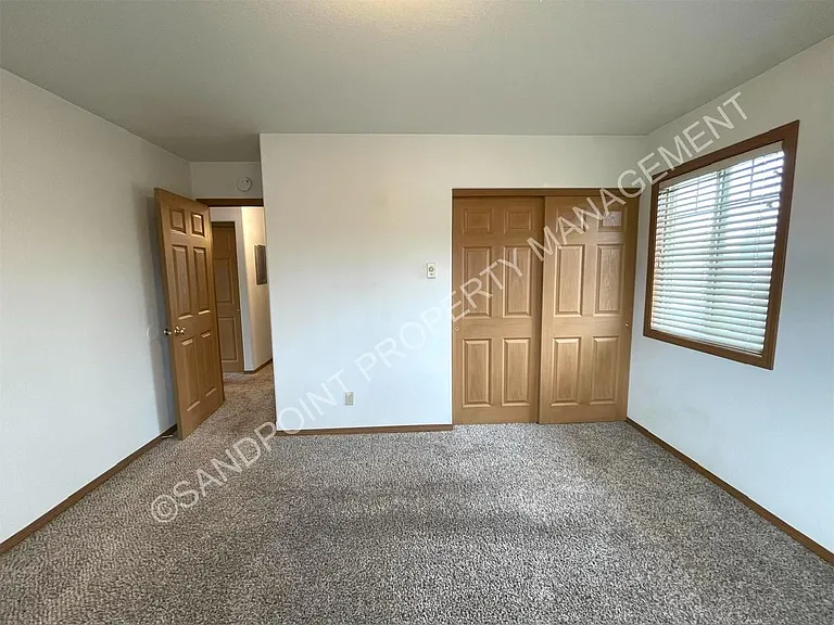 910 N Division Ave #102 — Photo 22