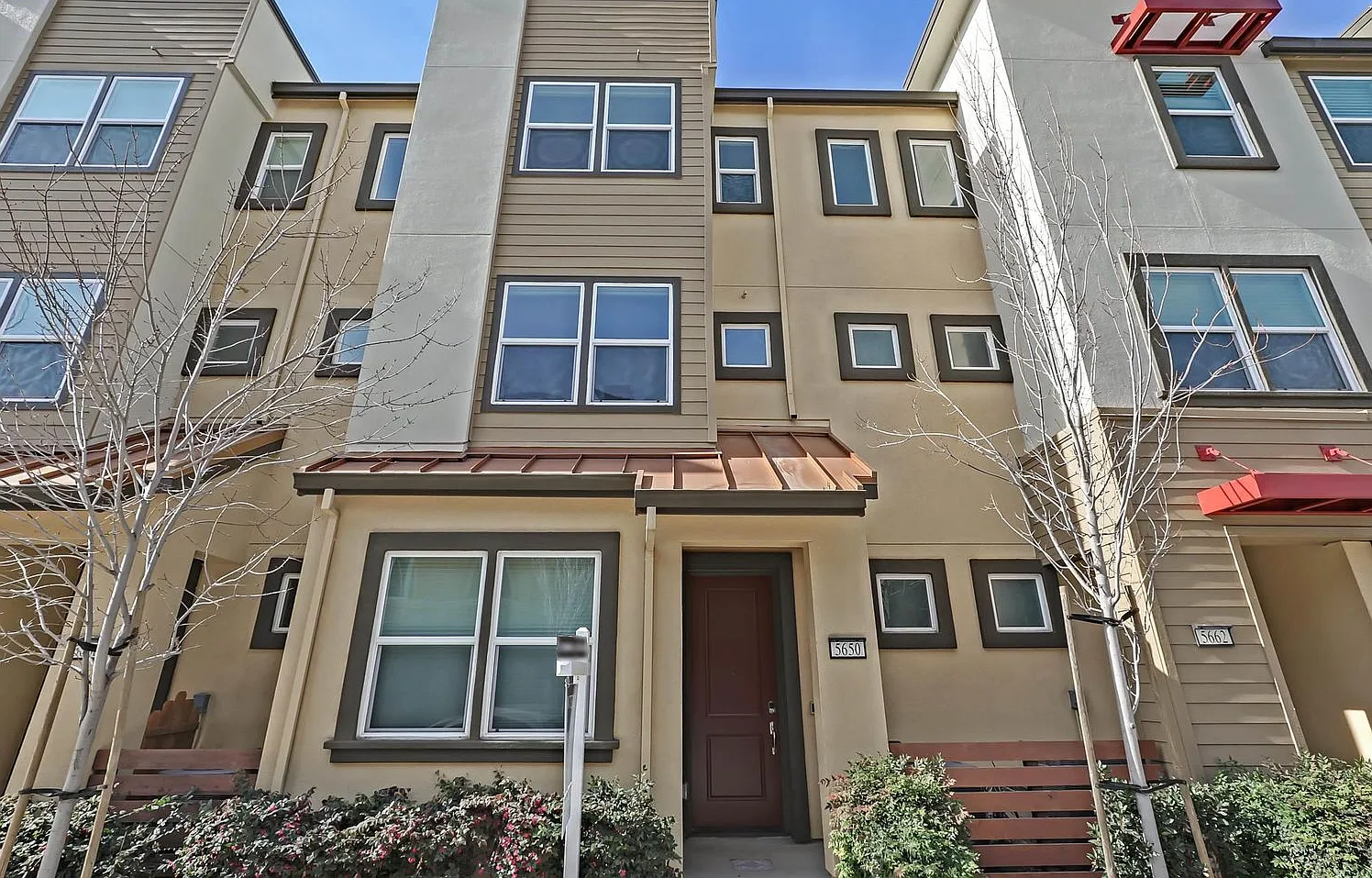 3 bed, 1827 sqft, $3,925 — Photo 4