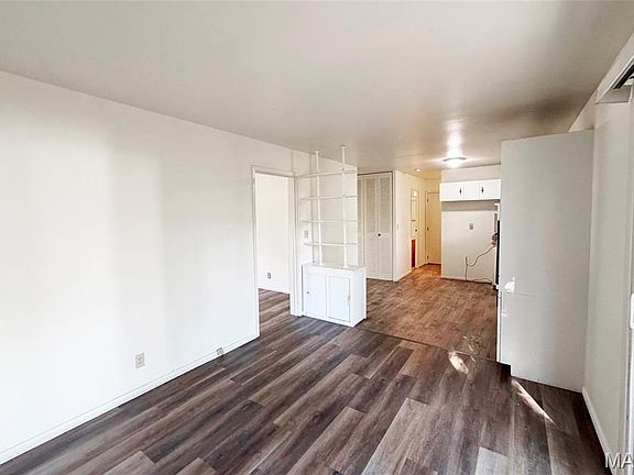 4th image of 318 Whitehall Dr