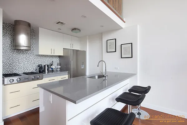Sold by aptsandlofts.com | media 10