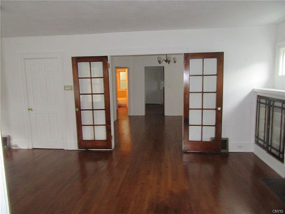 3rd image of 179 Jasper St