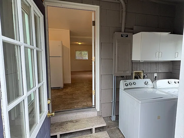 322 Willow St — Photo 2