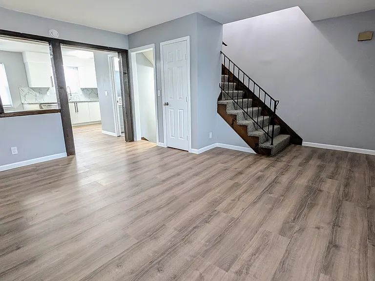 8324 Robinson St — Photo 14