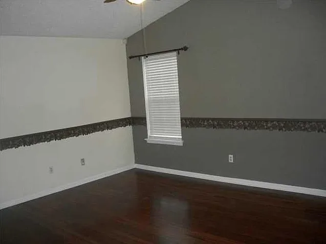 3 bed, 1100 sqft, $1,900 — Photo 2