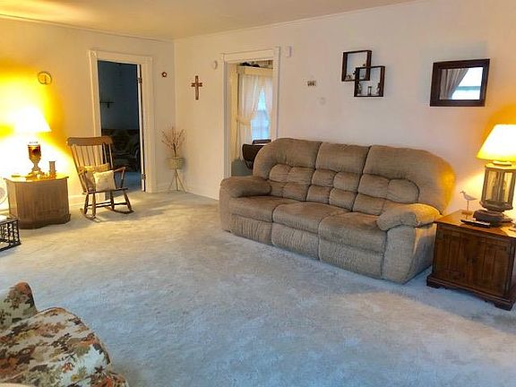 2nd image of 213 Pine Pl