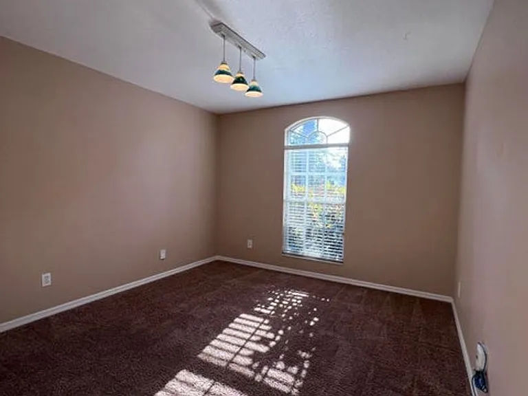 830 Laurel Dr — Photo 10