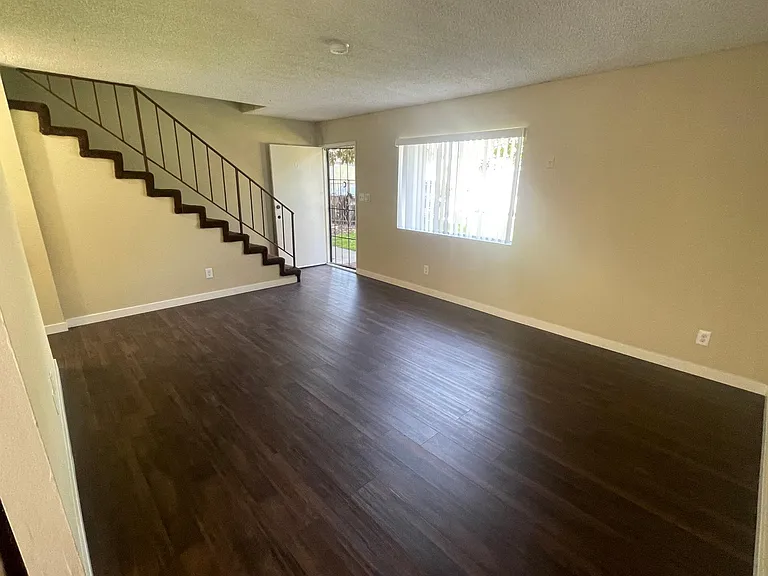 121 N Poplar Ave #C — Photo 5