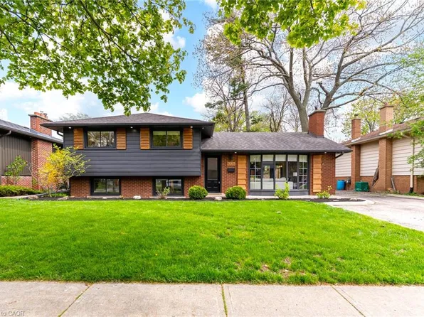 5226 Spruce Ave, Burlington, ON L7L 1N1
