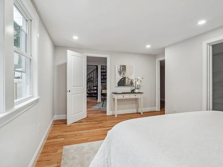 9-13 Sutherland Rd #1 — Photo 15