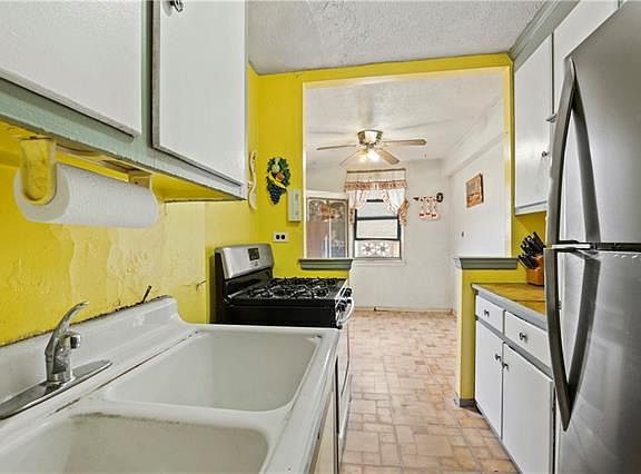 4th image of 2420 Morris Ave