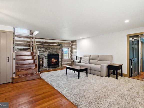 4th image of 55 Stone Jug Rd