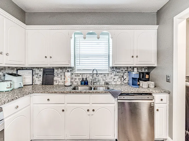 10005 Waverly Ave — Photo 13