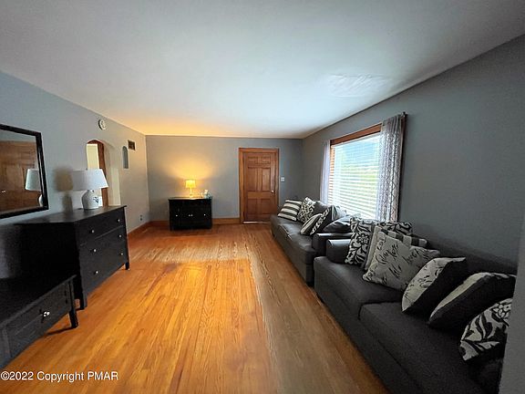 3rd image of 1640 Wallace St