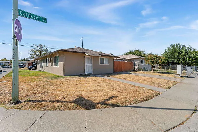 2 bed, 1.0 bath, 800 sqft, $1,700 — Photo 3