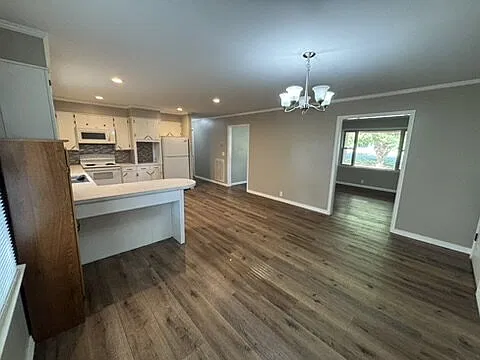 3 bed, 2.0 bath, 1305 sqft, $1,600 — Photo 3