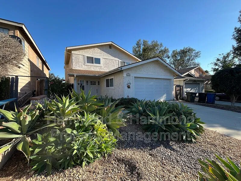 3 bed, 2.5 bath, 1711 sqft, $4,295 — Photo 2