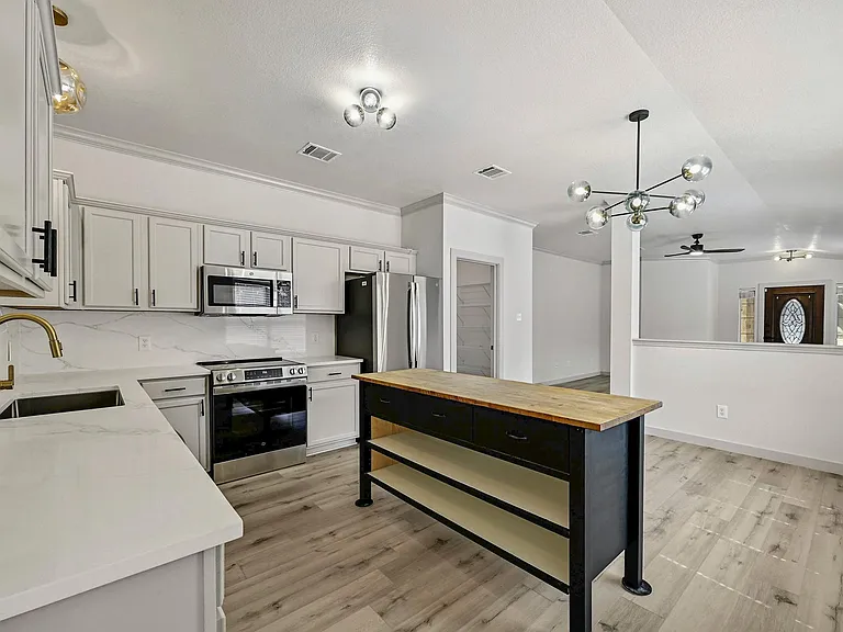 919 Flanagan Dr — Photo 7