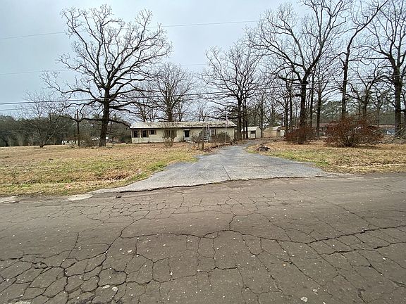 2nd image of 4606 Oakwood Dr