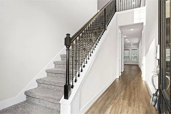 4 bed, 3000 sqft, $2,800 — Photo 2