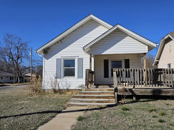 1002 Ann St, Winfield, KS 67156