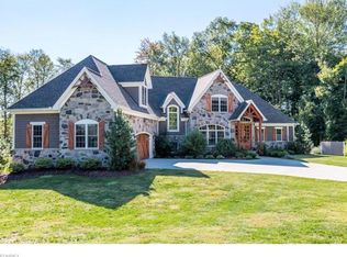 19085 Sanctuary Dr, Chagrin Falls, OH 44023