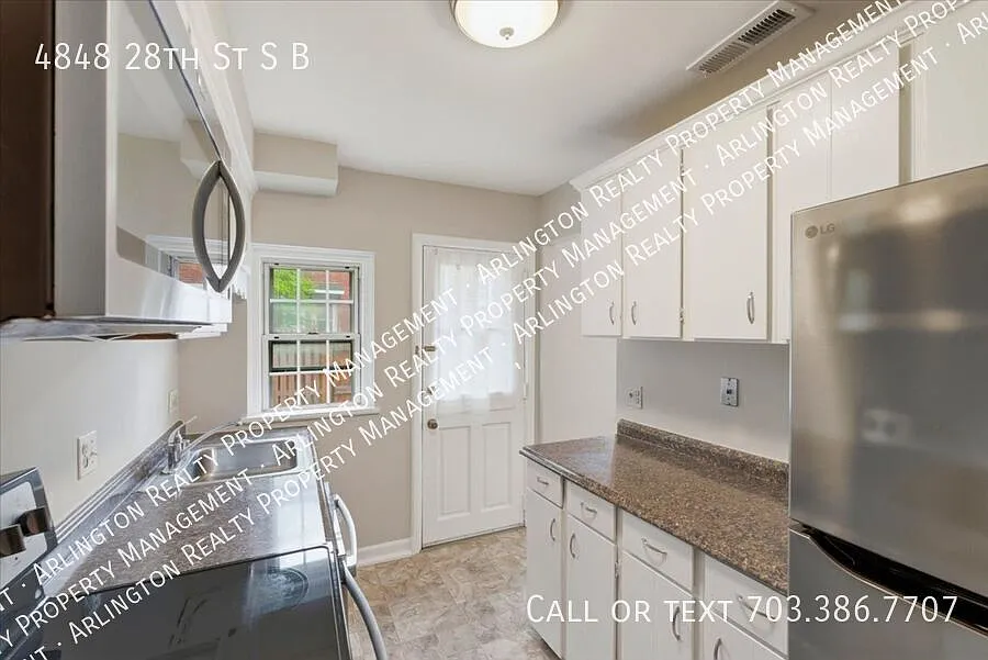 Spacious 2-Bedroom in Prime Arlington Location — Photo 4
