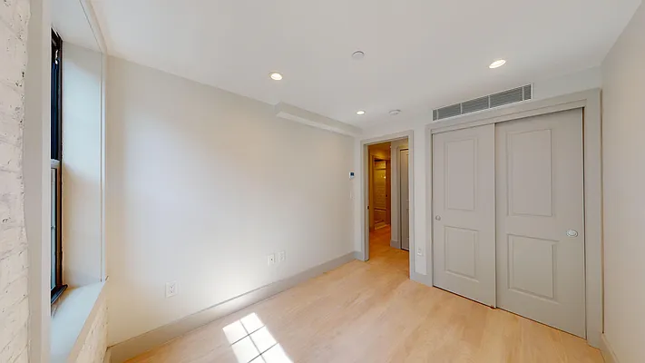 Rented by Bond New York | media 4