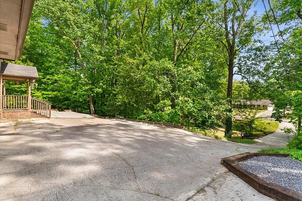 4 bed, 2464 sqft, $2,500 — Photo 3