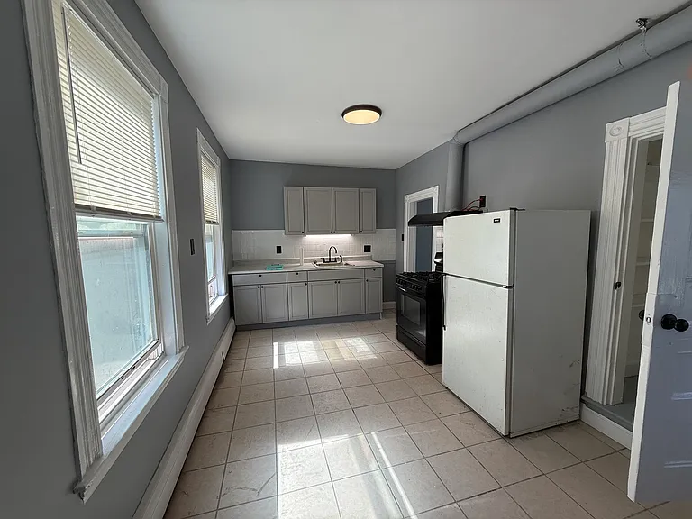 252 E Cottage St — Photo 23