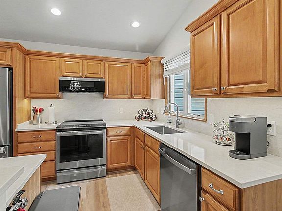 5th image of 1041 Woods Ct #10