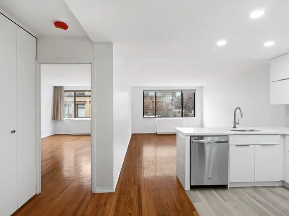 44 East 12th Street image 2 of 10