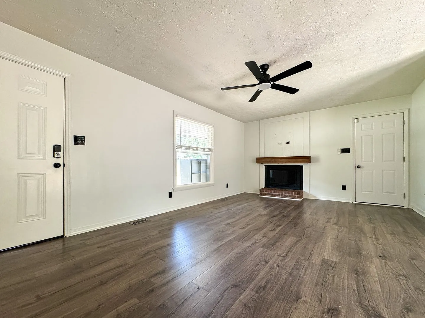 Cute 3 Bed 2 Bath Home in Fayetteville — Photo 2