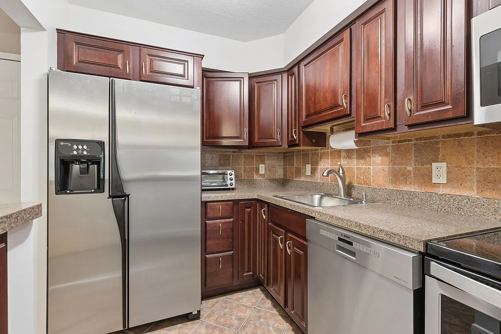 2 bed, 1055 sqft, $3,000 — Photo 1