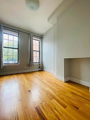 2nd image of 14 Catherine St #3L