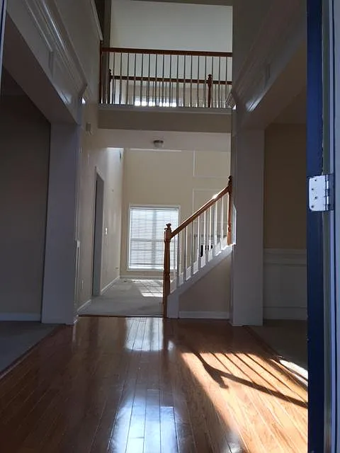 5 bed, 2.5 bath, 3411 sqft, $2,900 — Photo 4