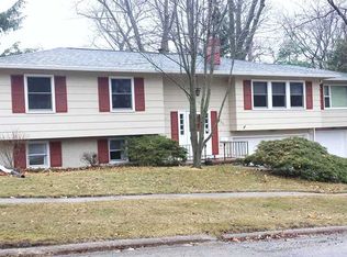 323 Crandall Dr NE, Cedar Rapids, IA 52402