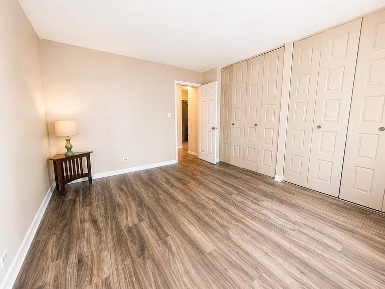 1 Oak Creek Dr #1302 — Photo 8