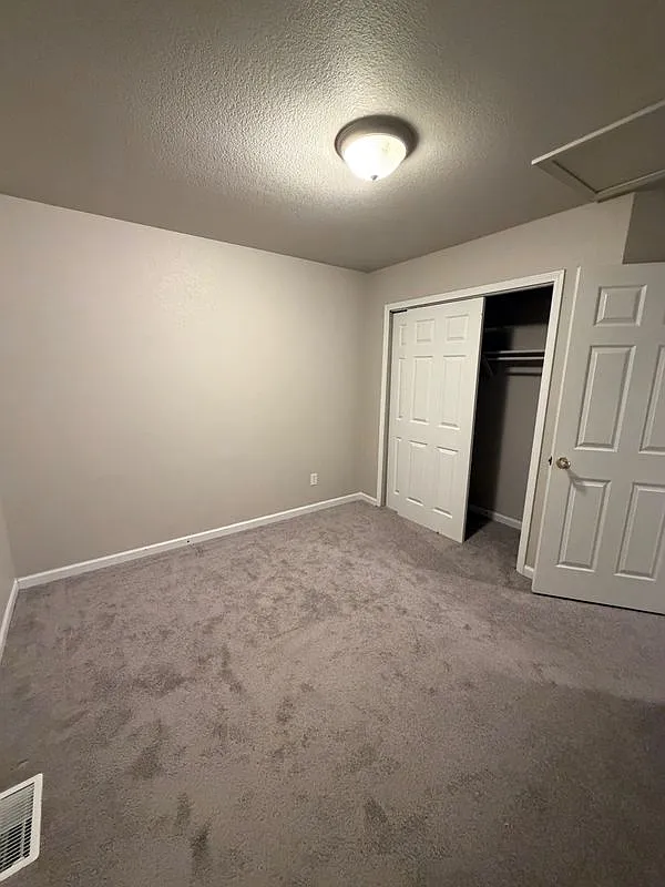 5 bed, 3.0 bath, 2328 sqft, $2,850 — Photo 4